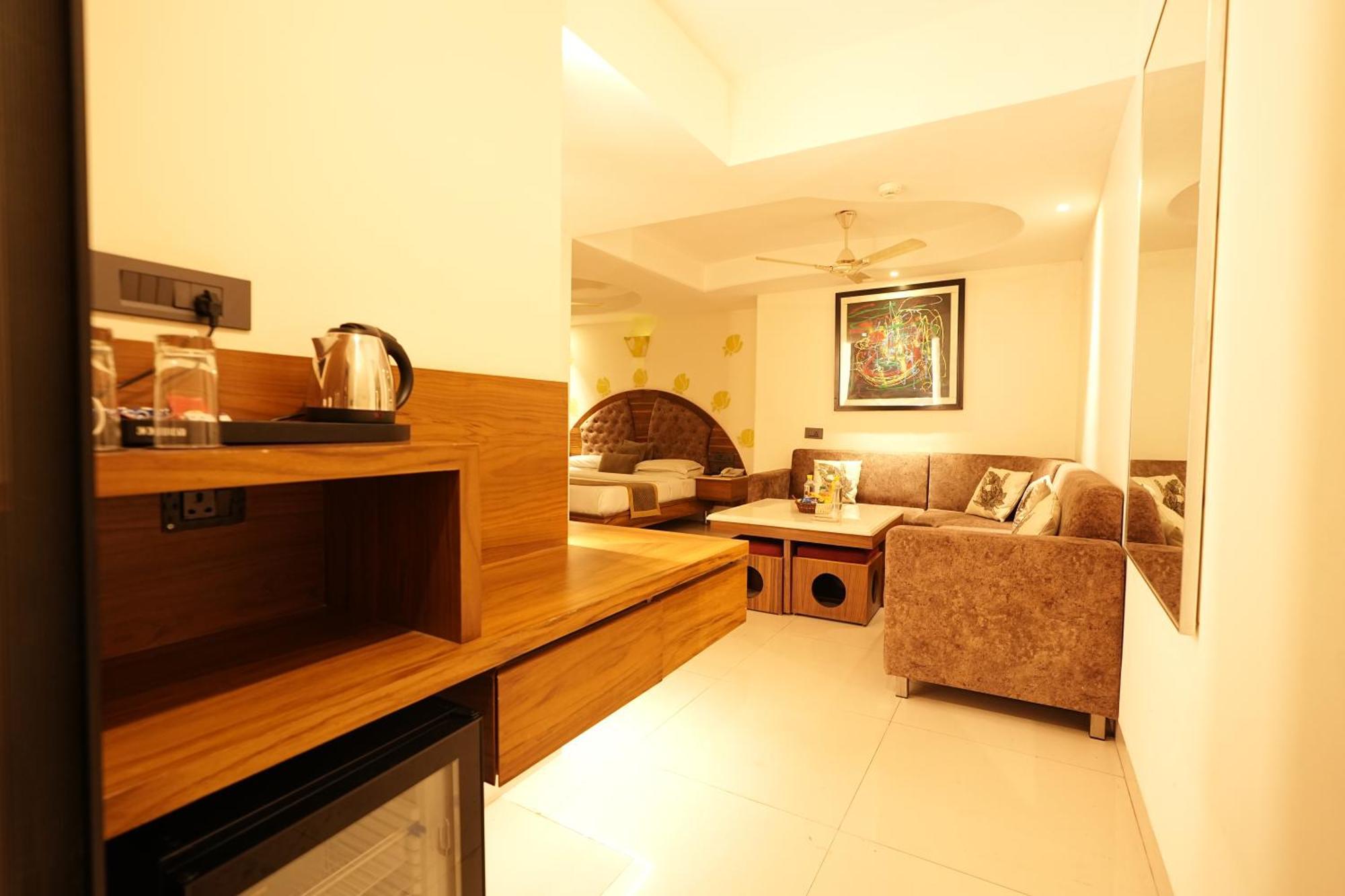 Empire Suites, Nueva Delhi Exterior foto