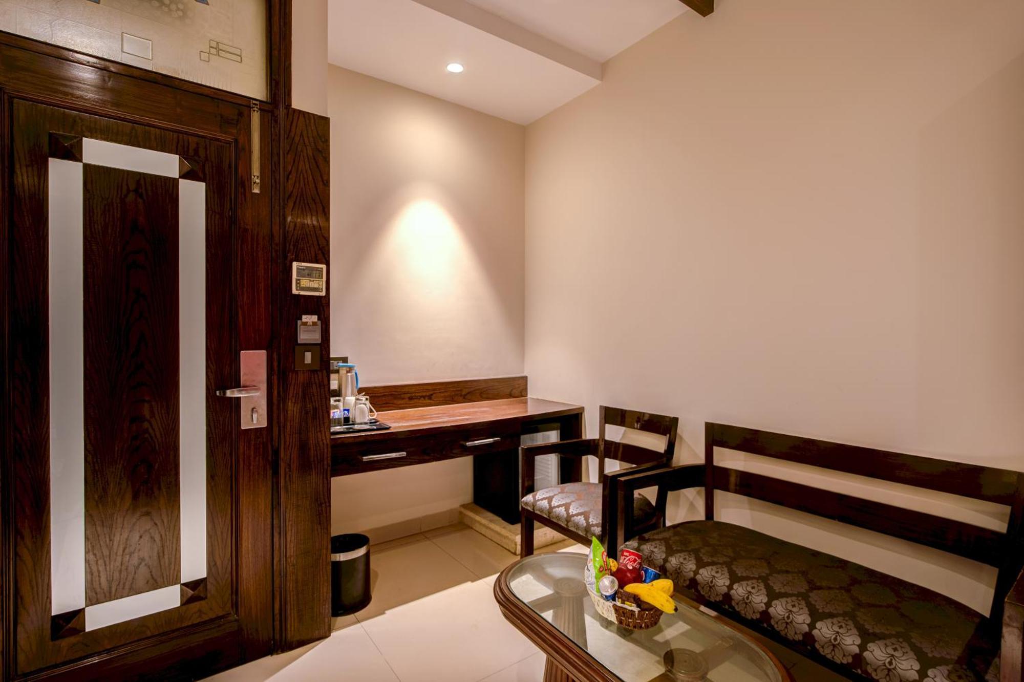 Empire Suites, Nueva Delhi Exterior foto