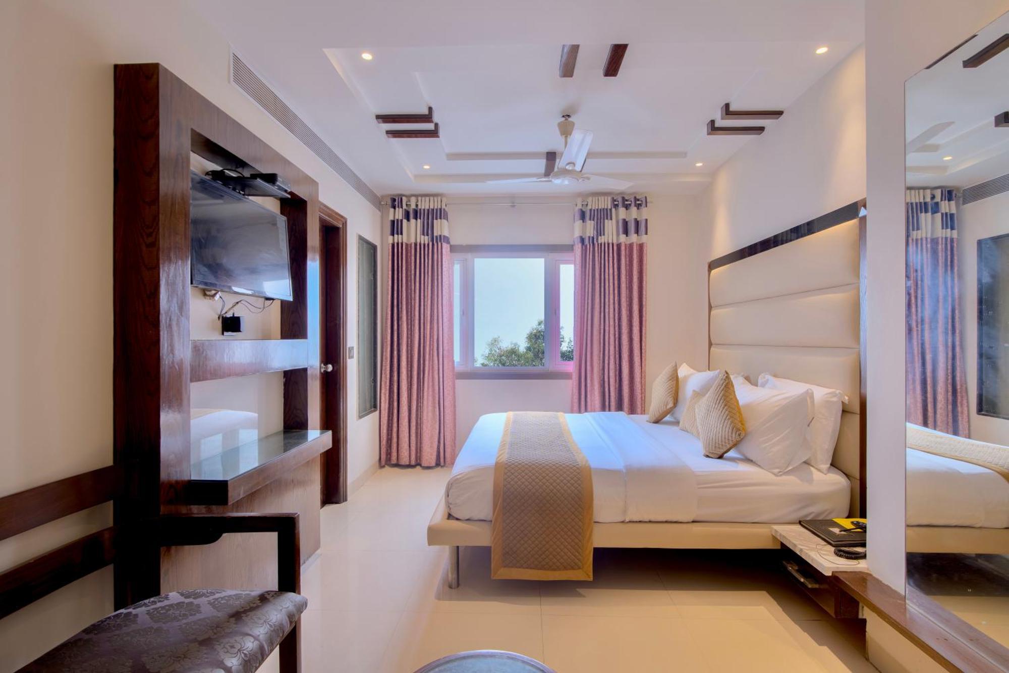 Empire Suites, Nueva Delhi Exterior foto